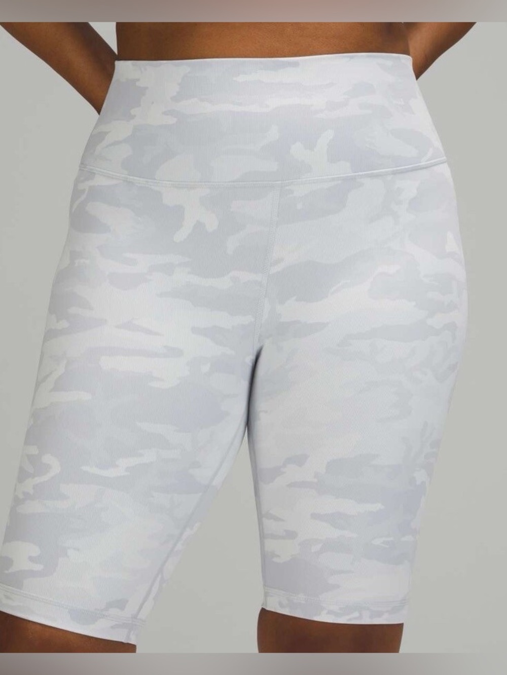 Lululemon Wunder Train High-Rise 8” Shorts Size 8 White Camo Everlux LW7B08S